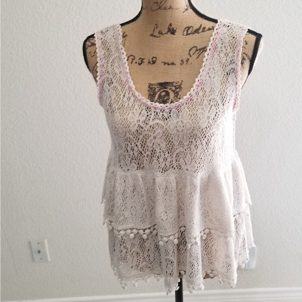 FREE People lace tank over blouse in excellent condition white with lace trim